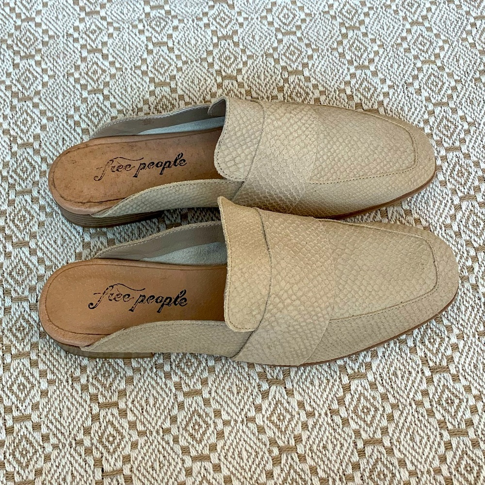FREE PEOPLE At Ease Snakeskin Suede Loafer Mule 8